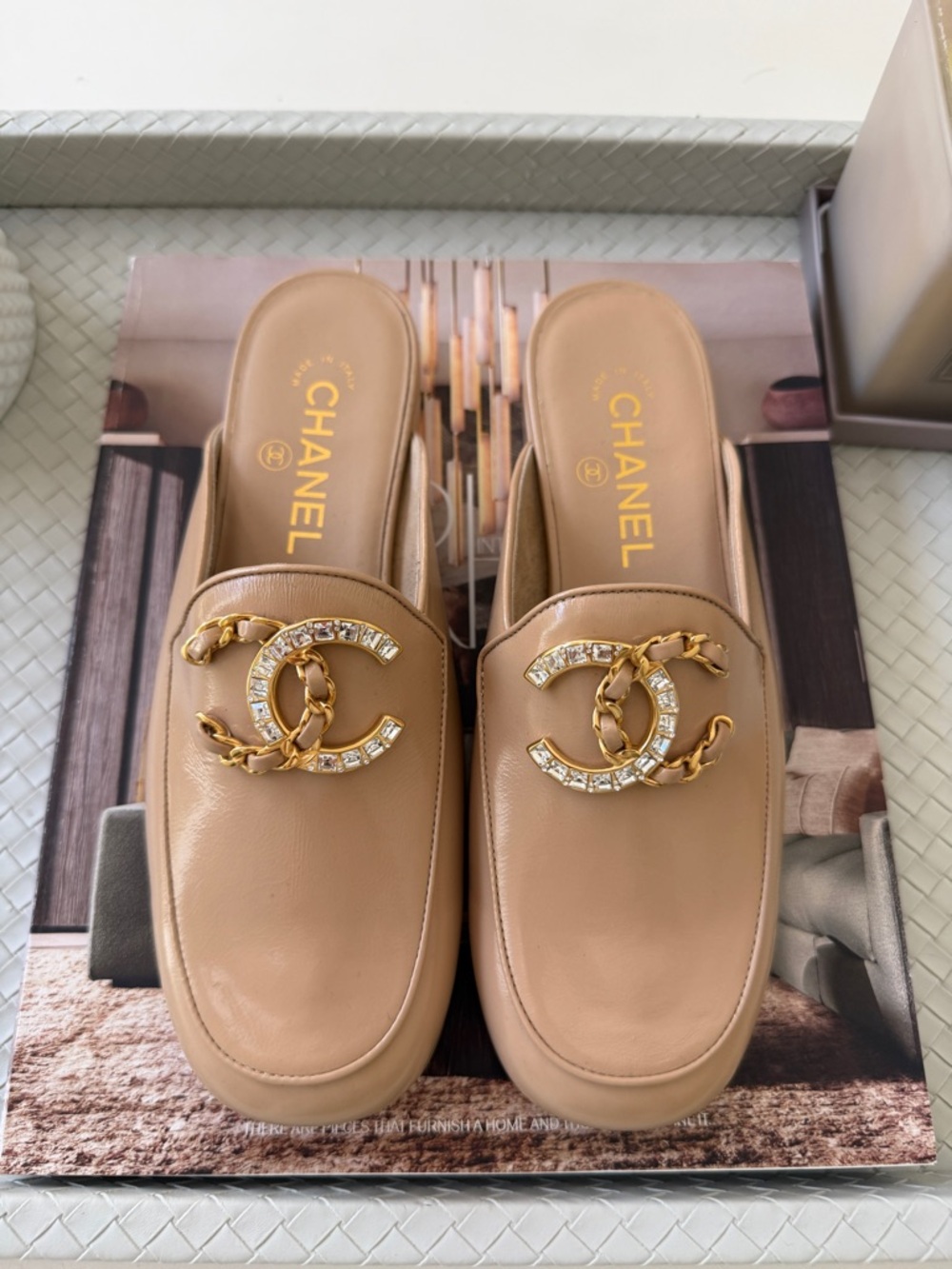 CHANEL GOLD CC LOGO WITH CRYSTALS CHAIN GOLD BEIGE NUDE PATENT LEATHER MULE 36.5 - Picture 10 of 17